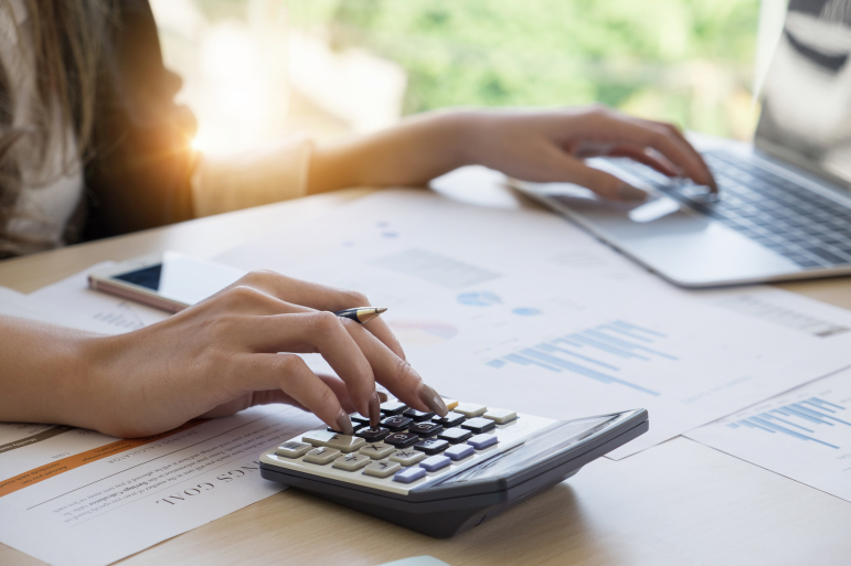 Odprawa pośmiertna pracownika - ile wynosi, ja zaksięgować w jednostce finansów publicznych?
